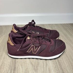 New Balance 311 Women’s Maroon and Rose Gold Suede Leather Sneakers Sz 9